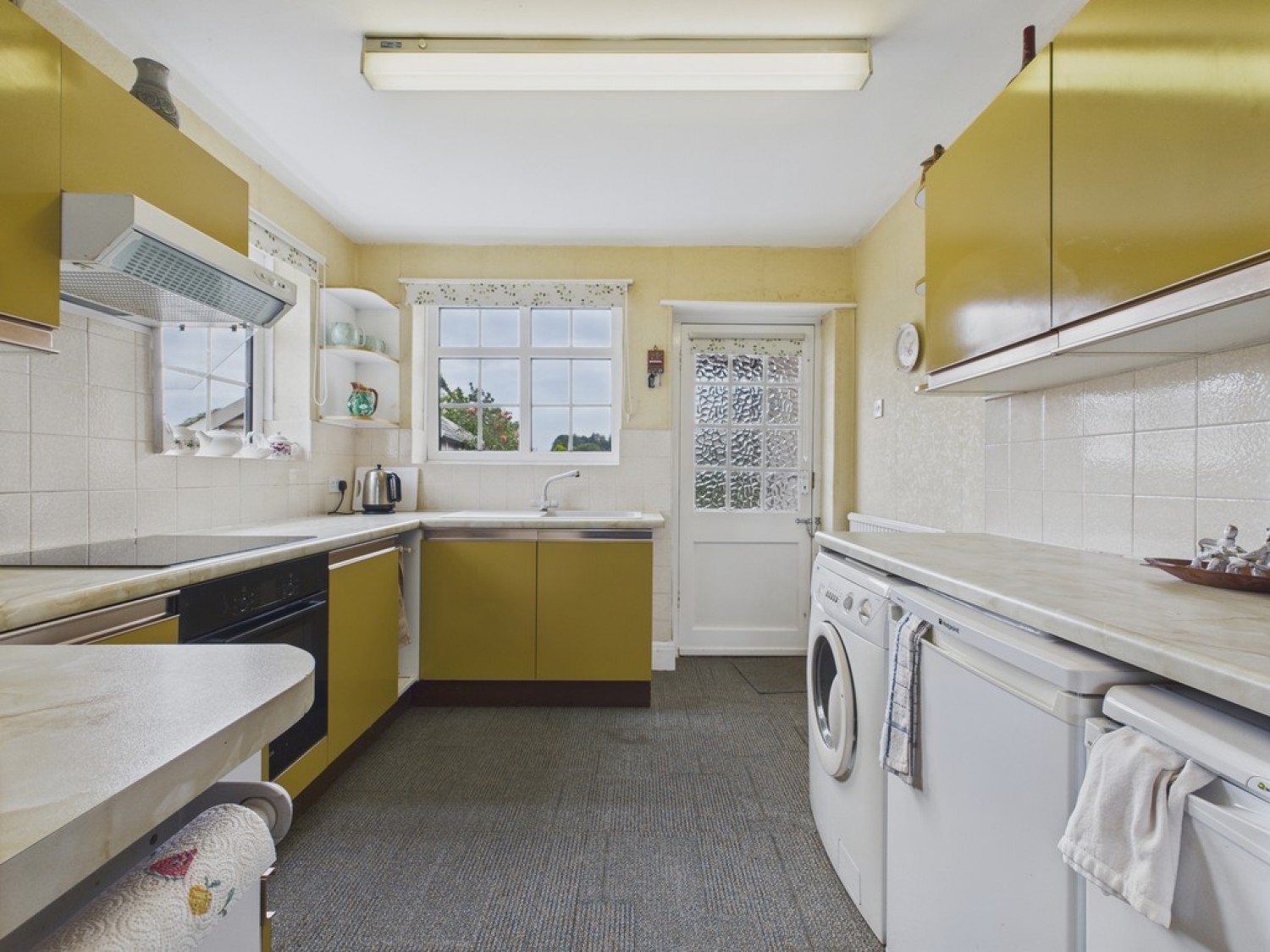 3 bedroom House in Rhodes Avenue, Newbold, Chesterfield