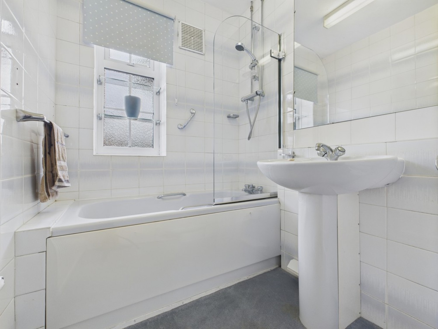 3 bedroom House in Rhodes Avenue, Newbold, Chesterfield