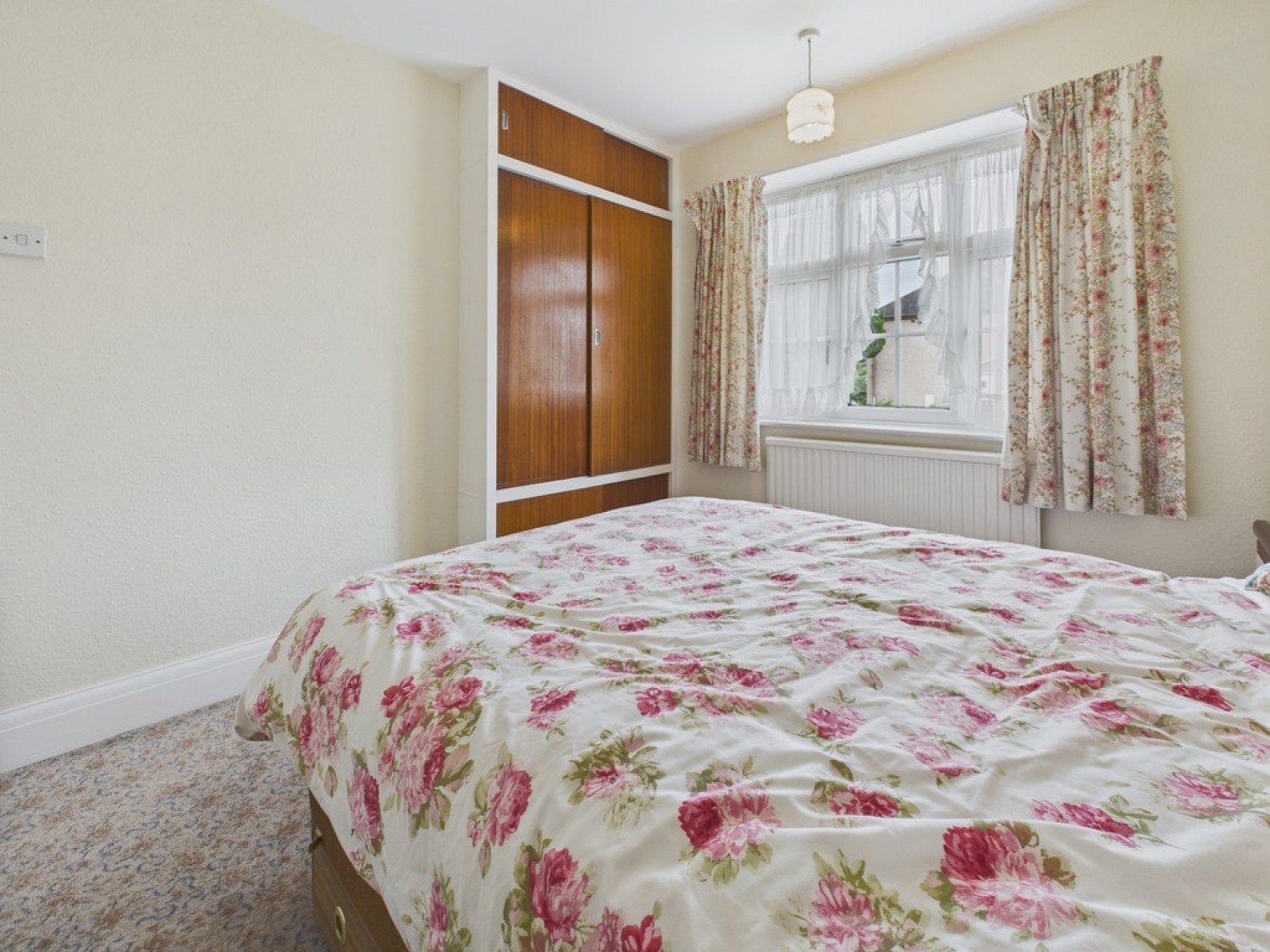 3 bedroom House in Rhodes Avenue, Newbold, Chesterfield