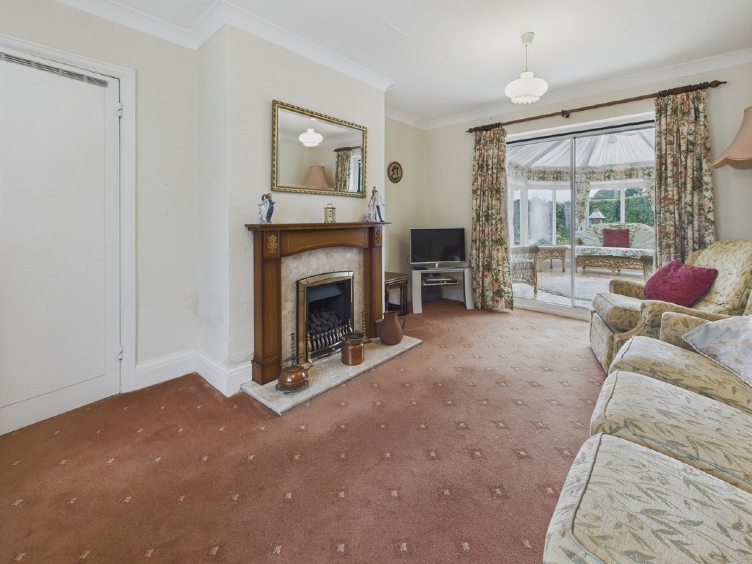 3 bedroom House in Rhodes Avenue, Newbold, Chesterfield