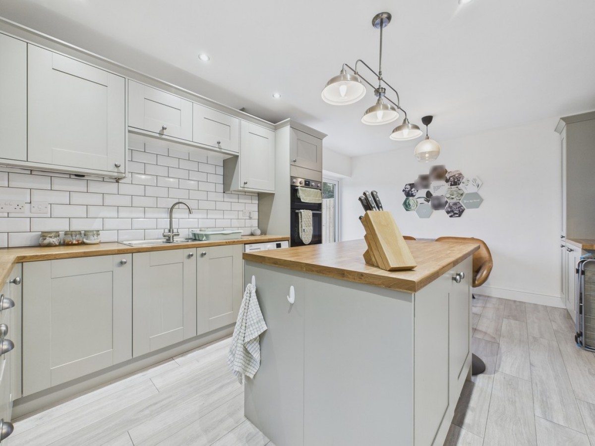 Robertsons Avenue, Duckmanton