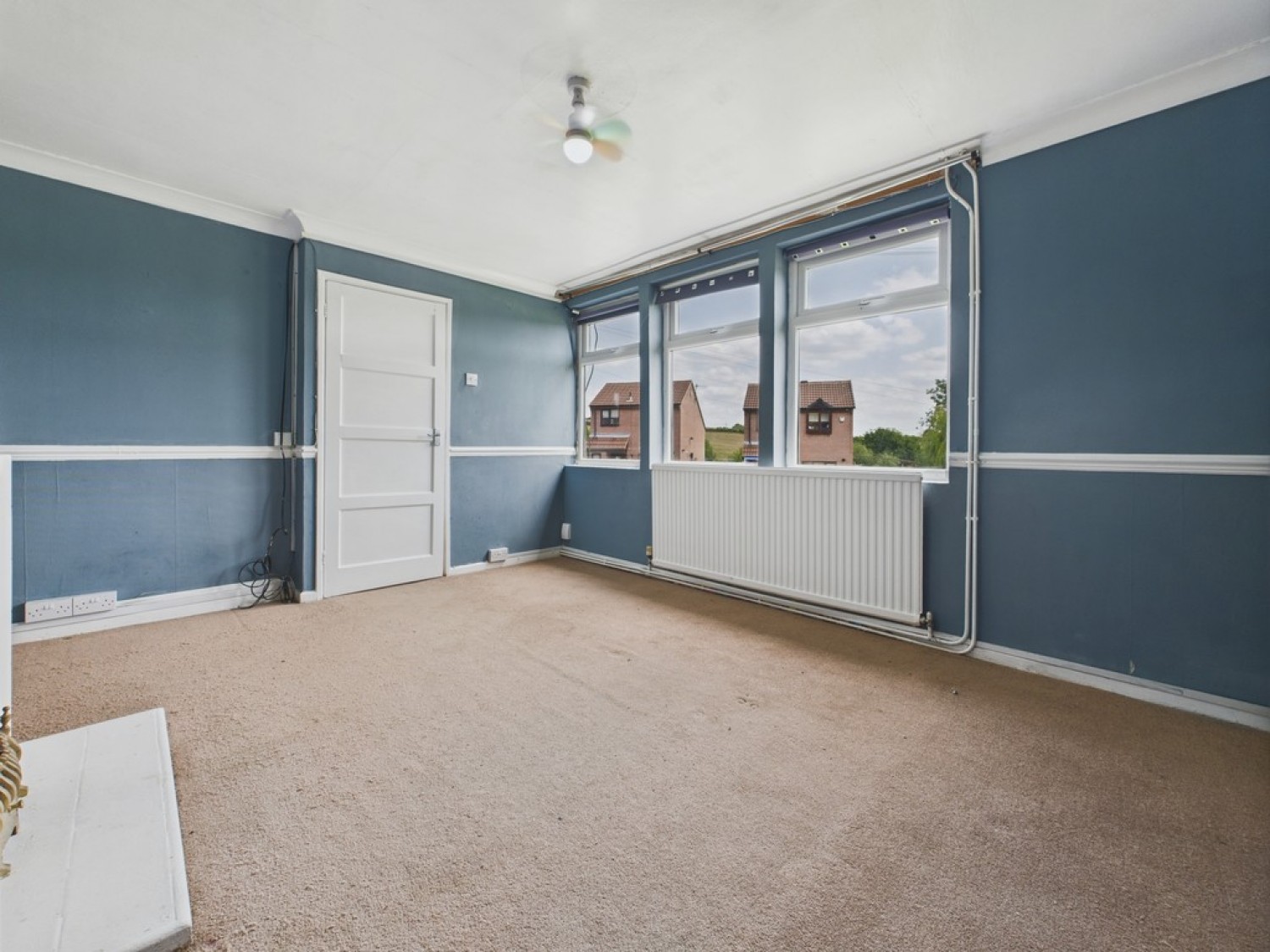 3 bedroom House in Houldsworth Drive, Hady Hill, Chesterfield