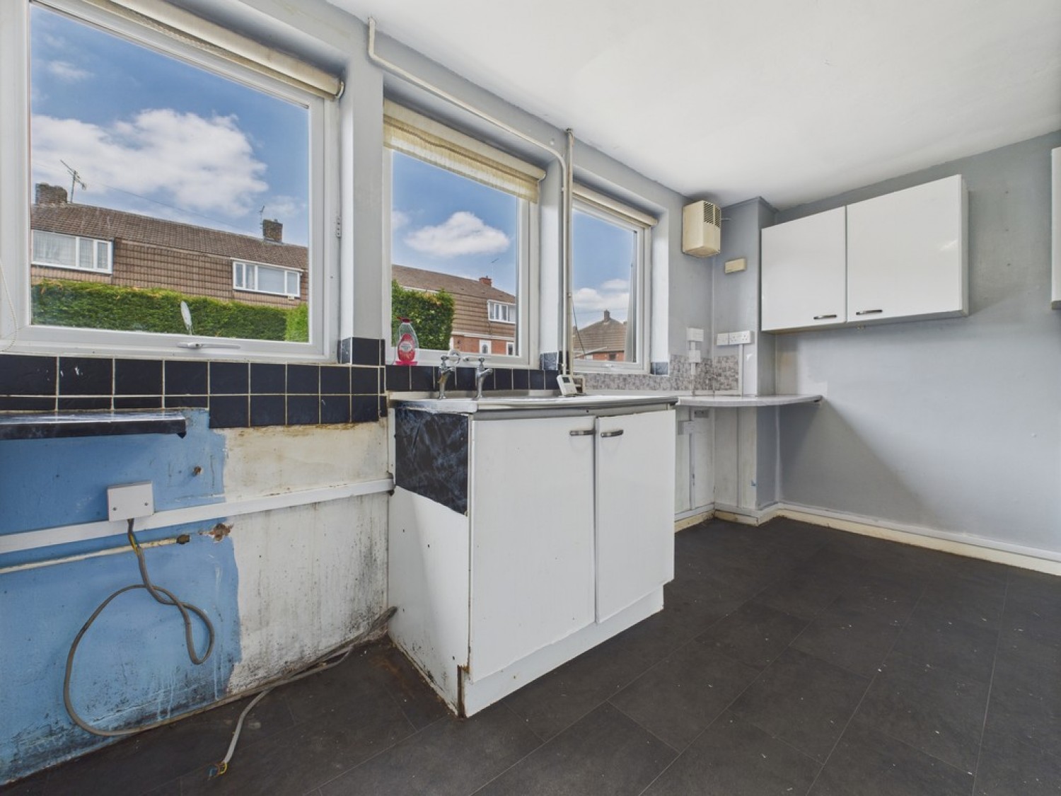 3 bedroom House in Houldsworth Drive, Hady Hill, Chesterfield