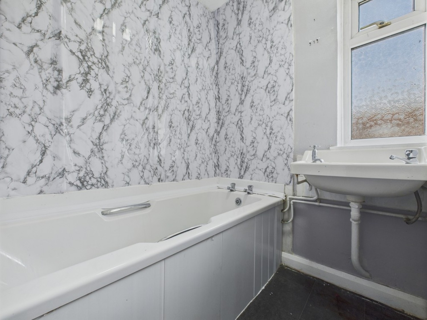 3 bedroom House in Houldsworth Drive, Hady Hill, Chesterfield