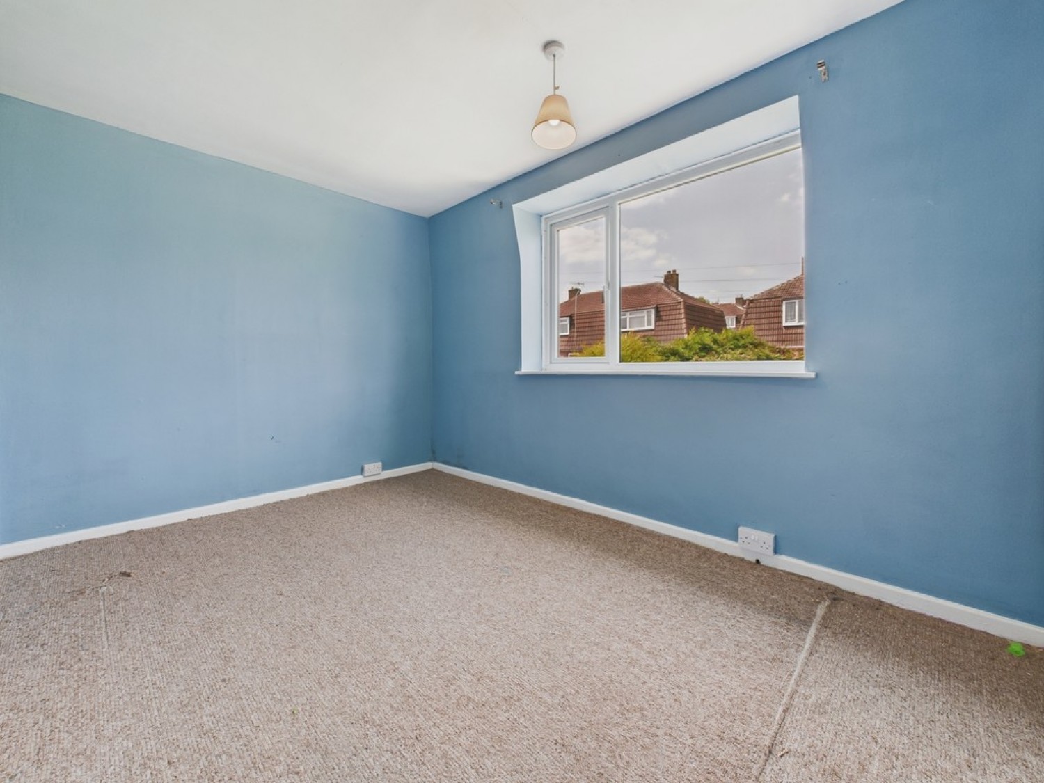 3 bedroom House in Houldsworth Drive, Hady Hill, Chesterfield