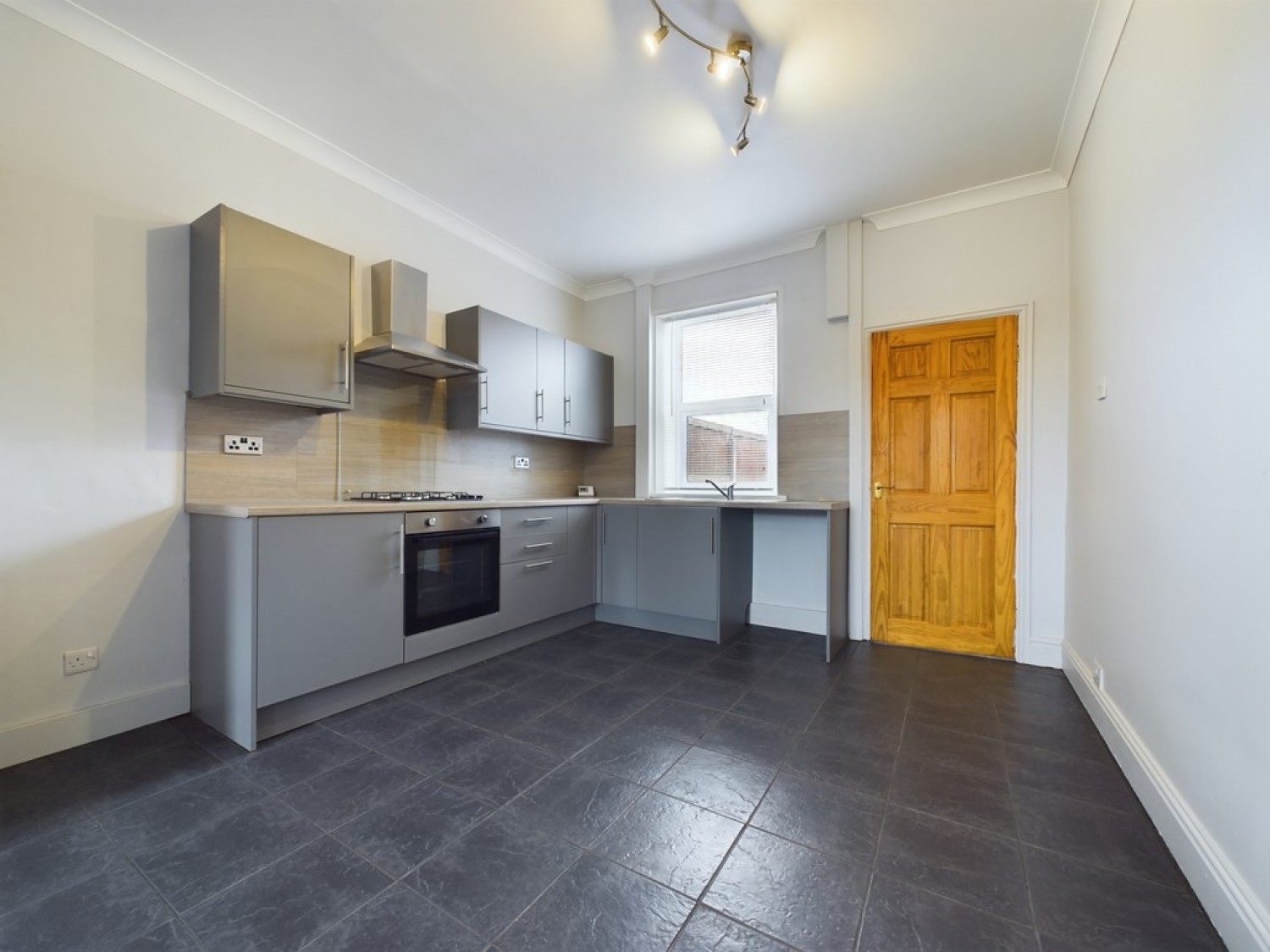 2 bedroom House for Sale Wath Road, Wombwell