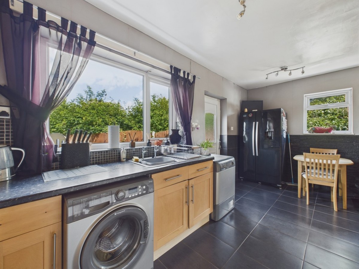 Chestnut Avenue, East Dene