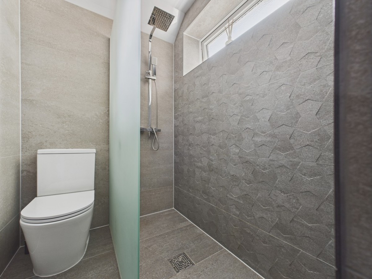 Chestnut Avenue, East Dene