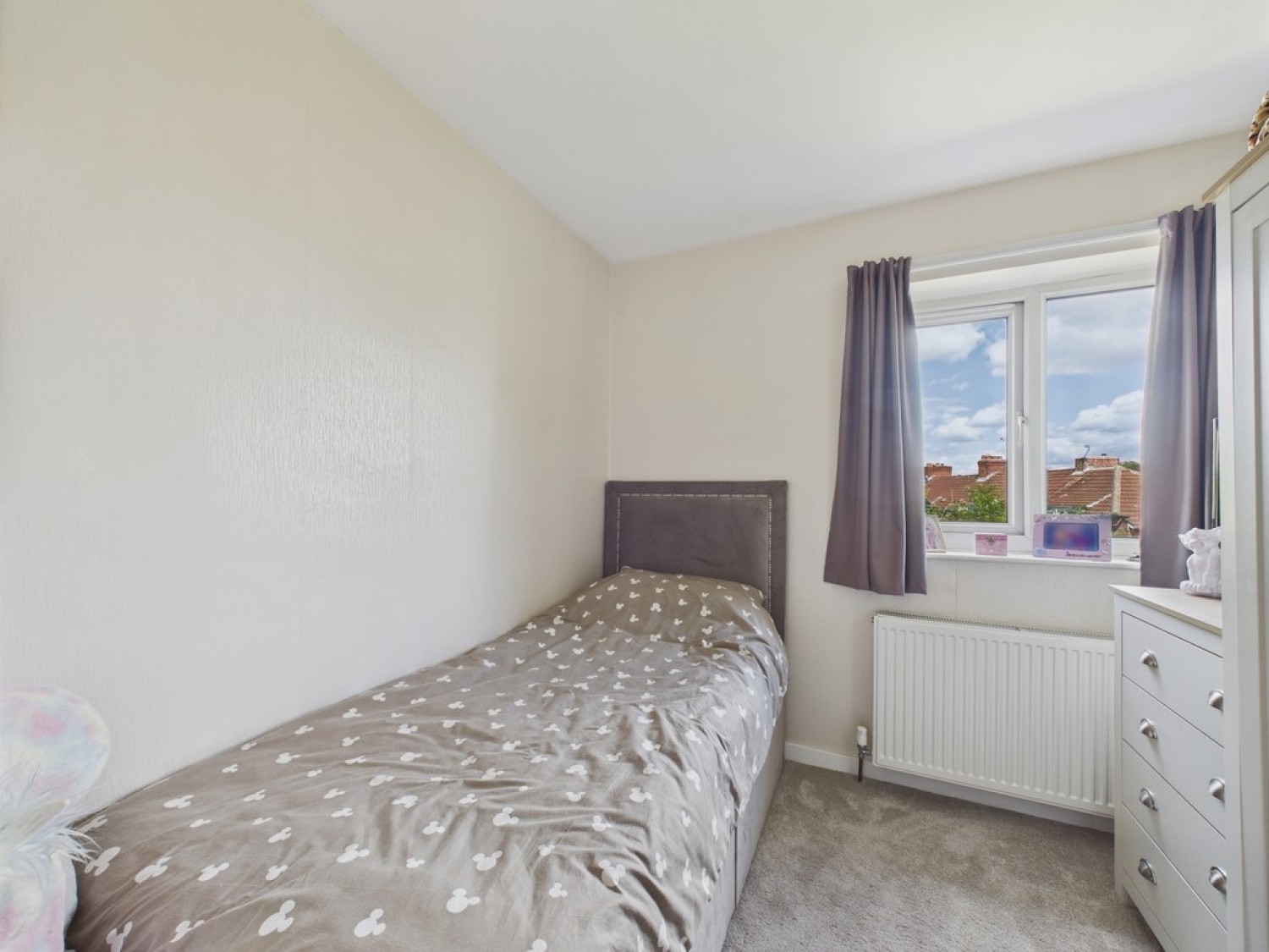 Chestnut Avenue, East Dene