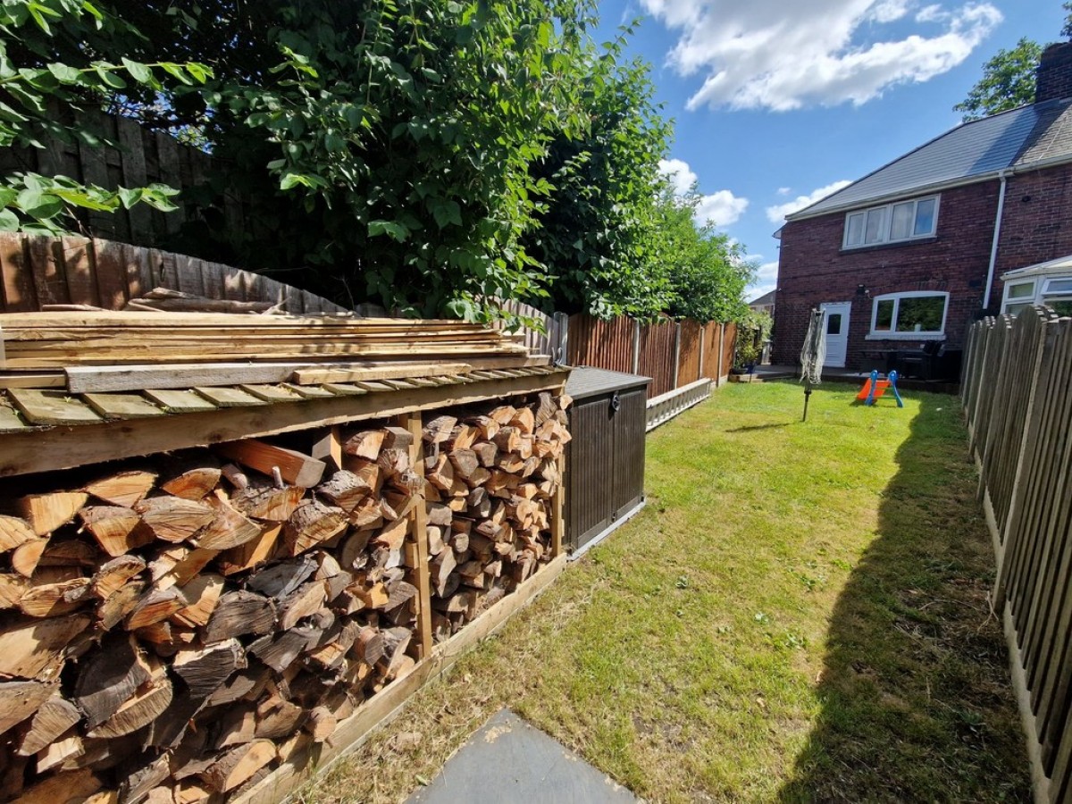 Chestnut Avenue, East Dene