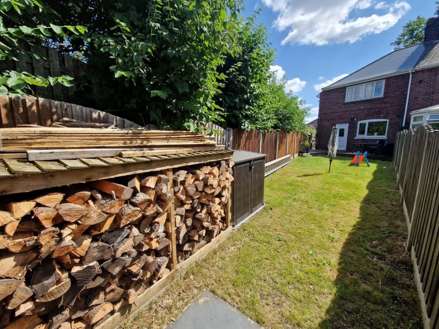 Chestnut Avenue, East Dene