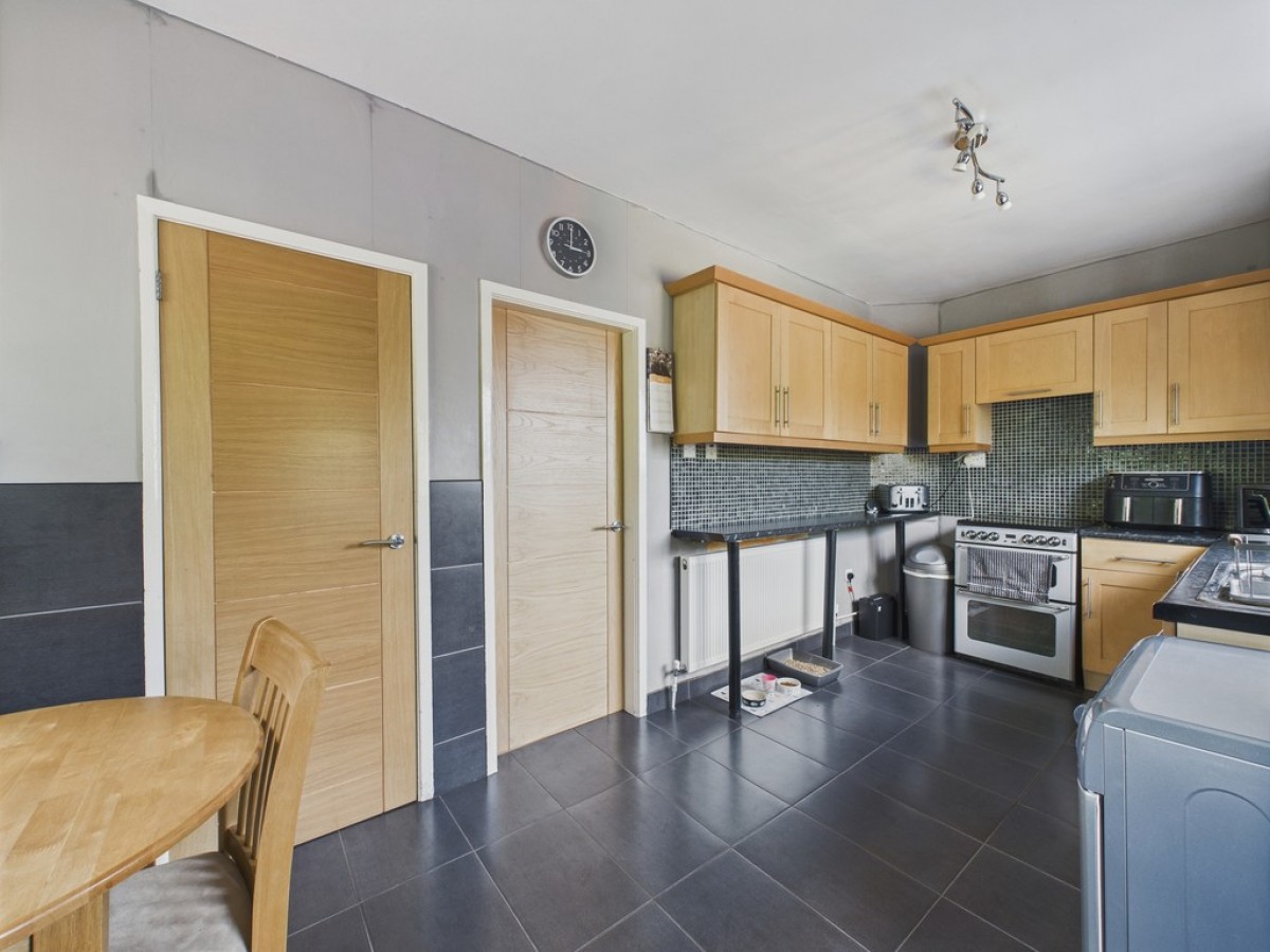 Chestnut Avenue, East Dene