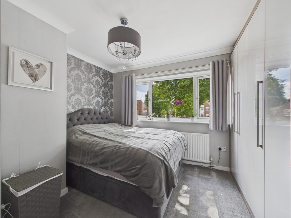 Chestnut Avenue, East Dene