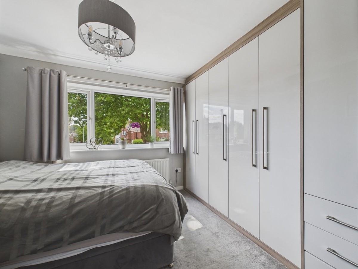 Chestnut Avenue, East Dene