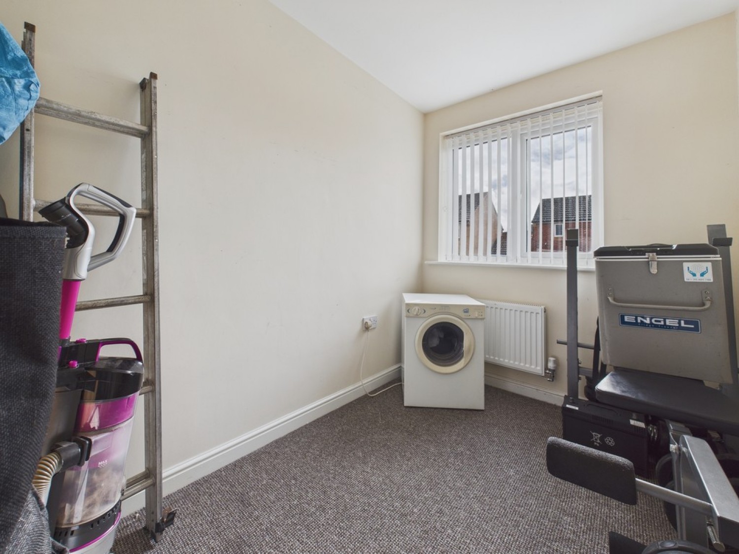 Masefield Avenue, Holmewood