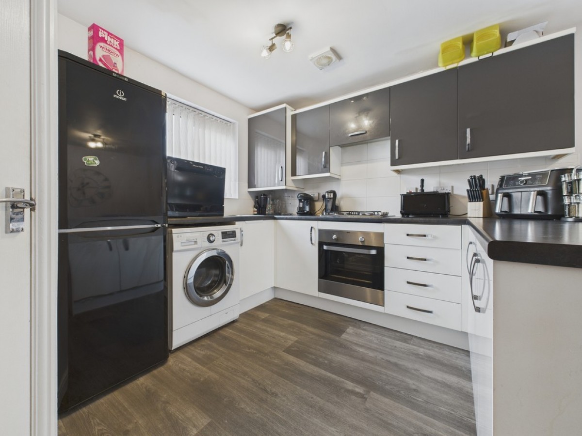 Masefield Avenue, Holmewood