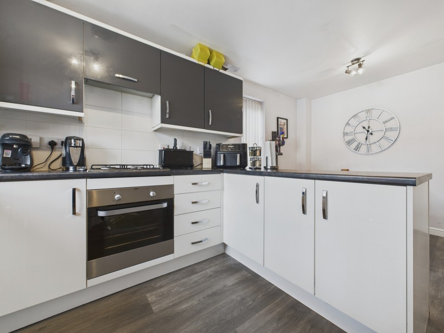 Masefield Avenue, Holmewood