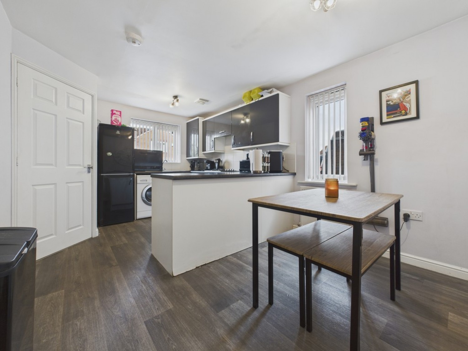 Masefield Avenue, Holmewood