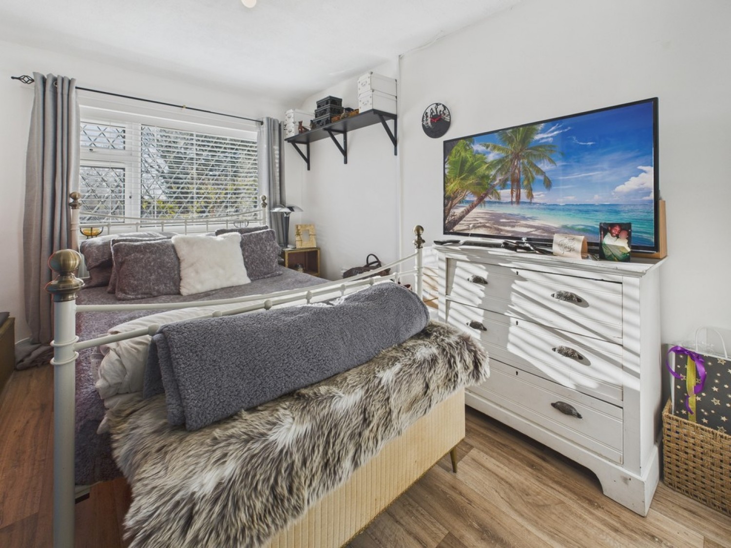 2 bedroom Flat for Sale St Thomas's Close, Tibshelf