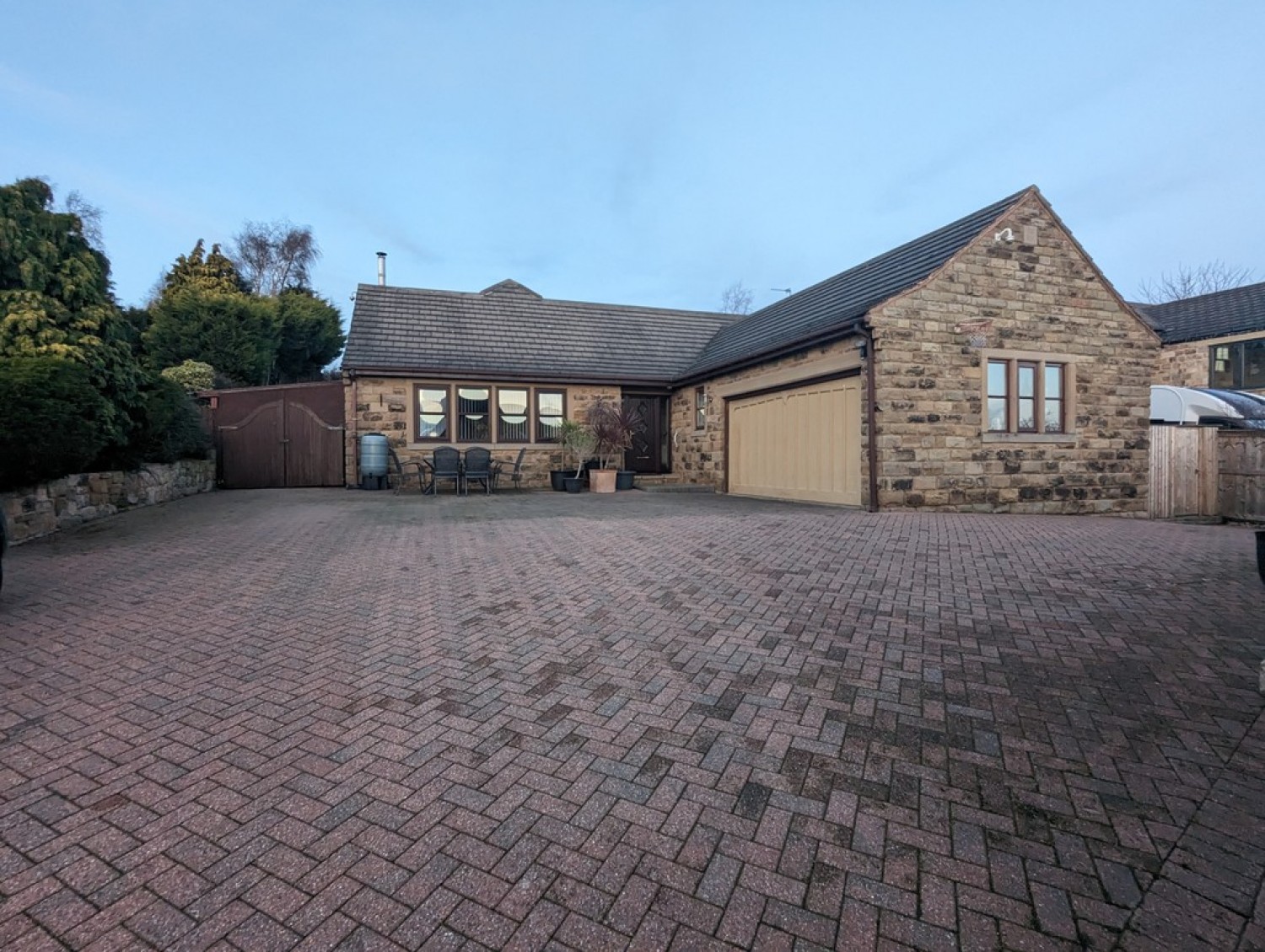 New Road, Staincross