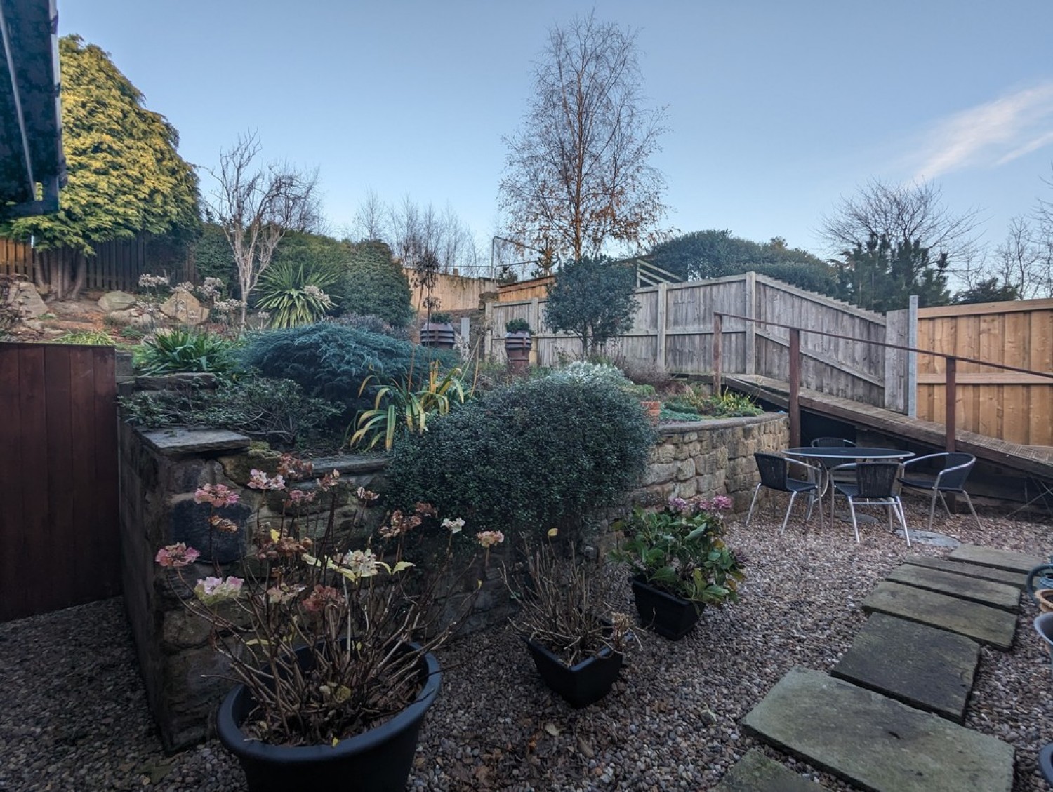 New Road, Staincross