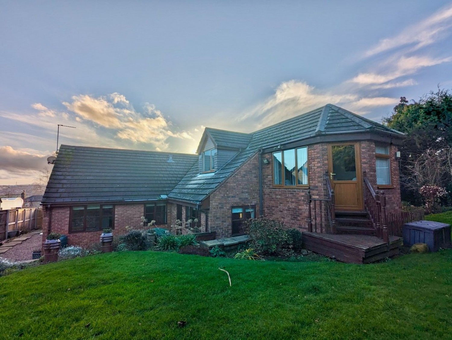 New Road, Staincross