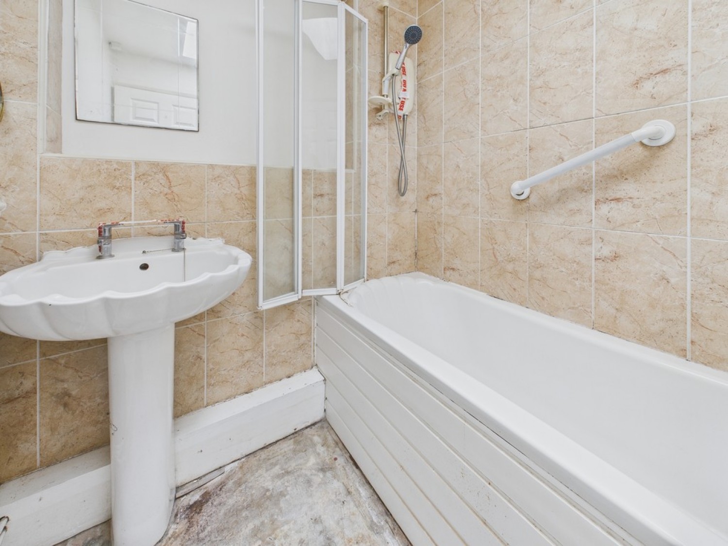 4 bedroom Bungalow in The Bungalows, Barlborough Road, Clowne