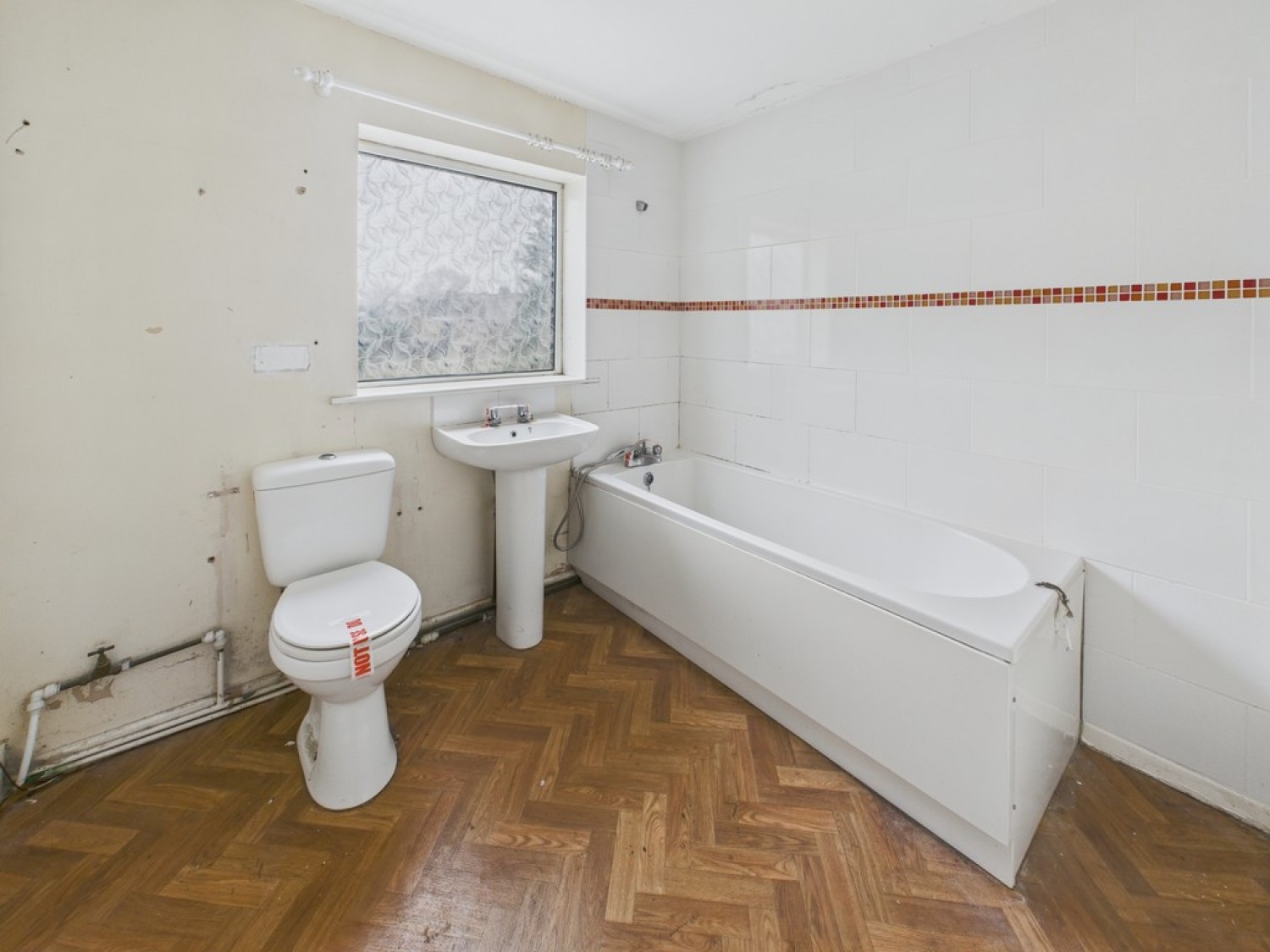 4 bedroom Bungalow in The Bungalows, Barlborough Road, Clowne