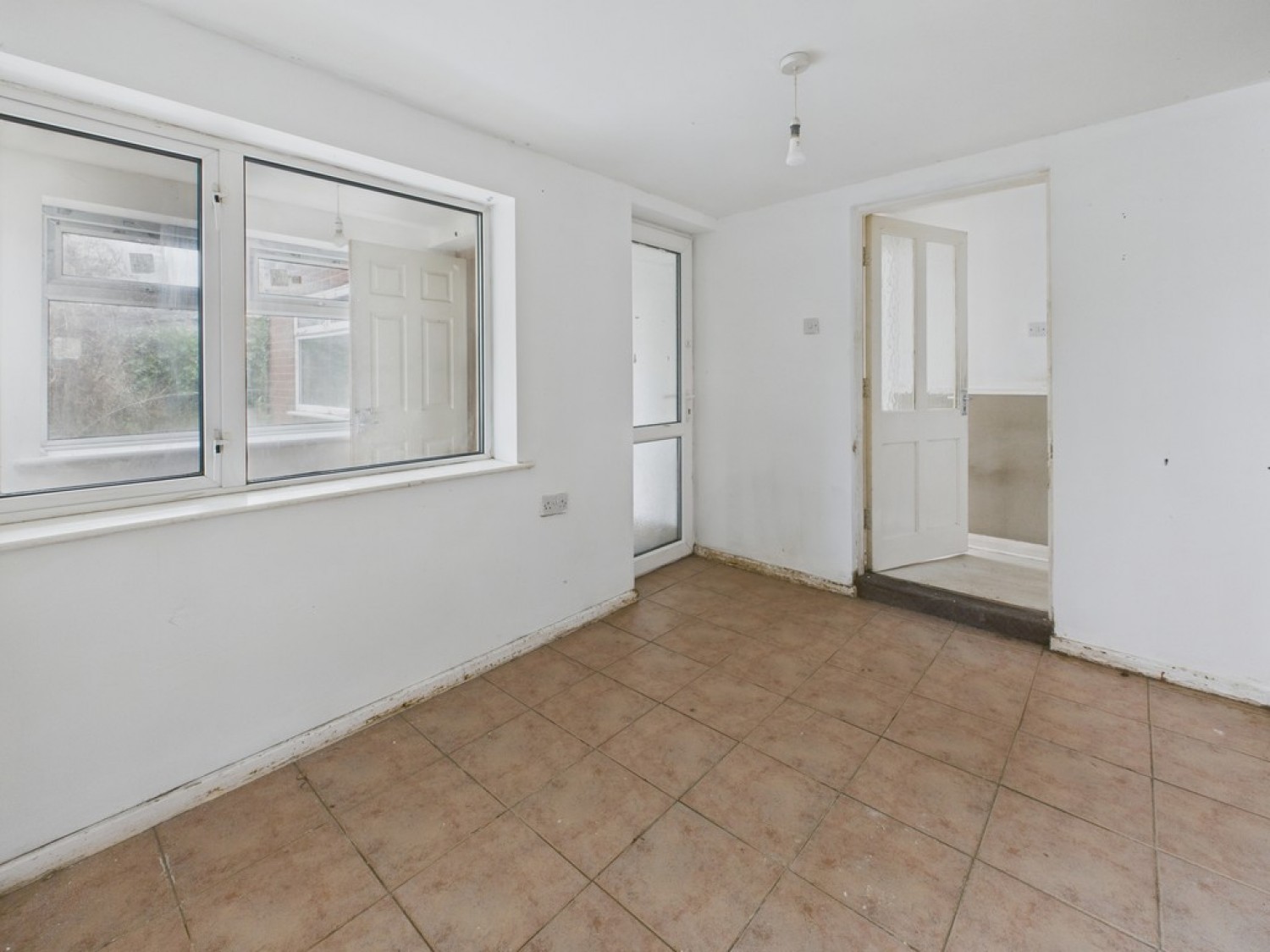 4 bedroom Bungalow in The Bungalows, Barlborough Road, Clowne