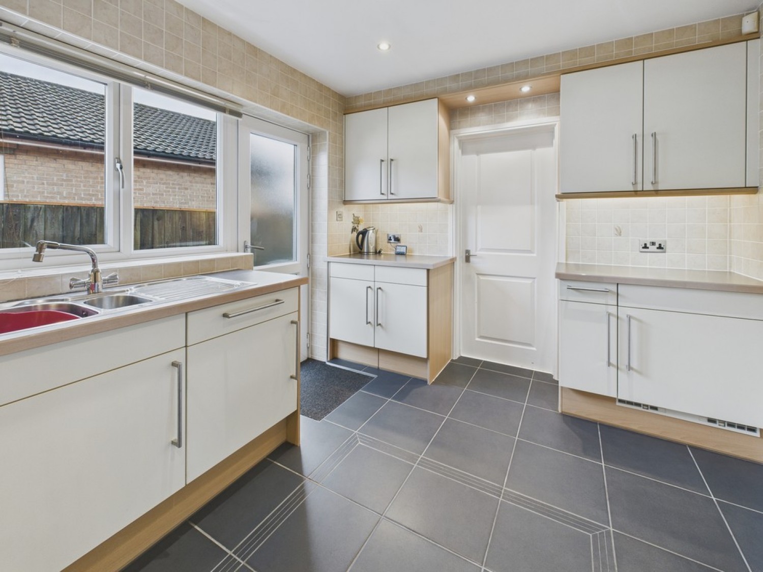 2 bedroom Bungalow for Sale Barholme Close, Upper Newbold, Chesterfield