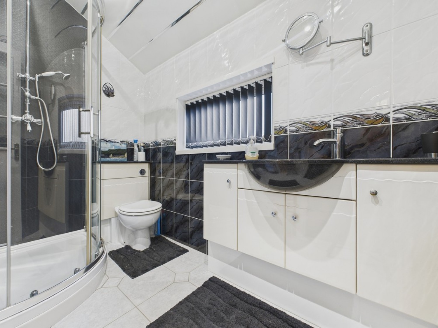 4 bedroom House in Highfield Avenue, Chesterfield