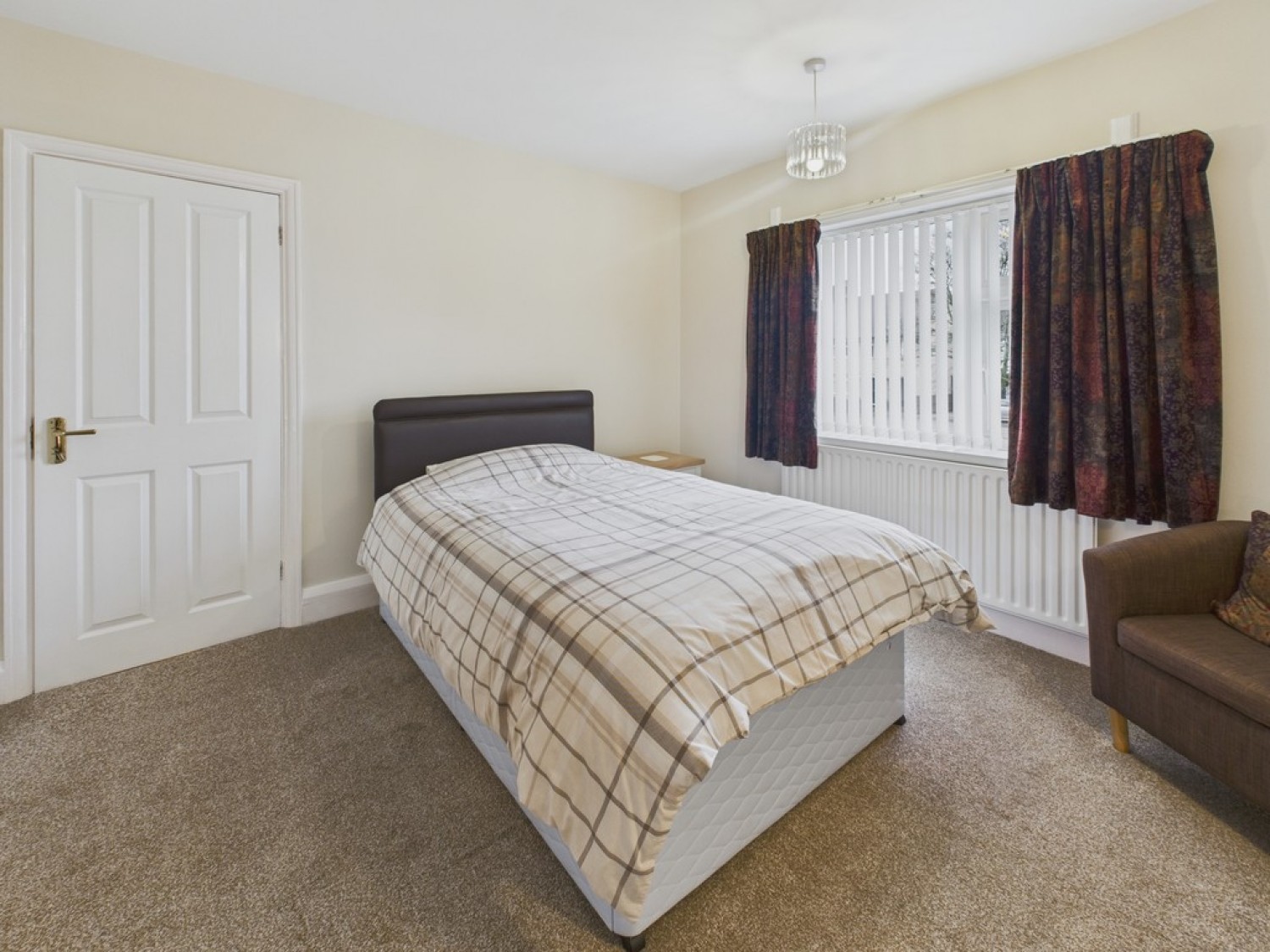 4 bedroom House in Highfield Avenue, Chesterfield