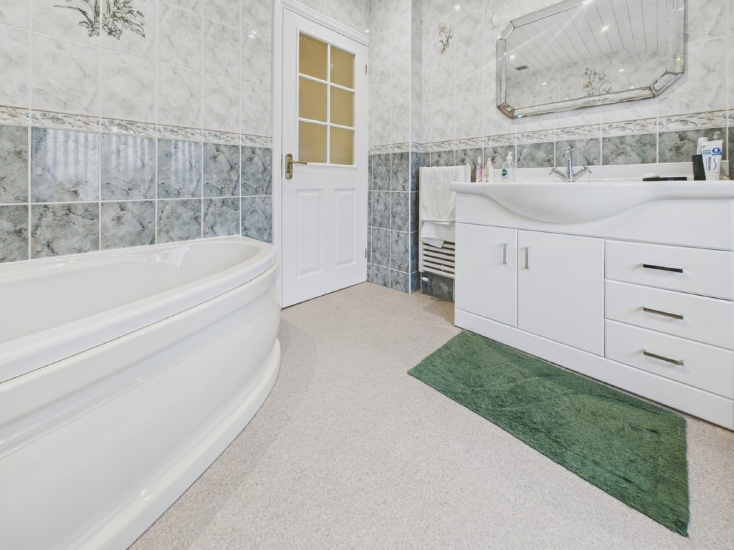 4 bedroom House in Highfield Avenue, Chesterfield