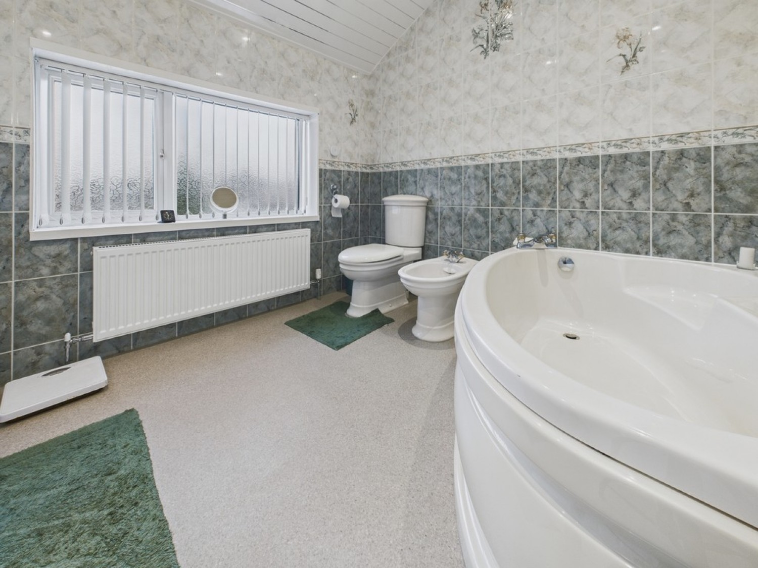 4 bedroom House in Highfield Avenue, Chesterfield