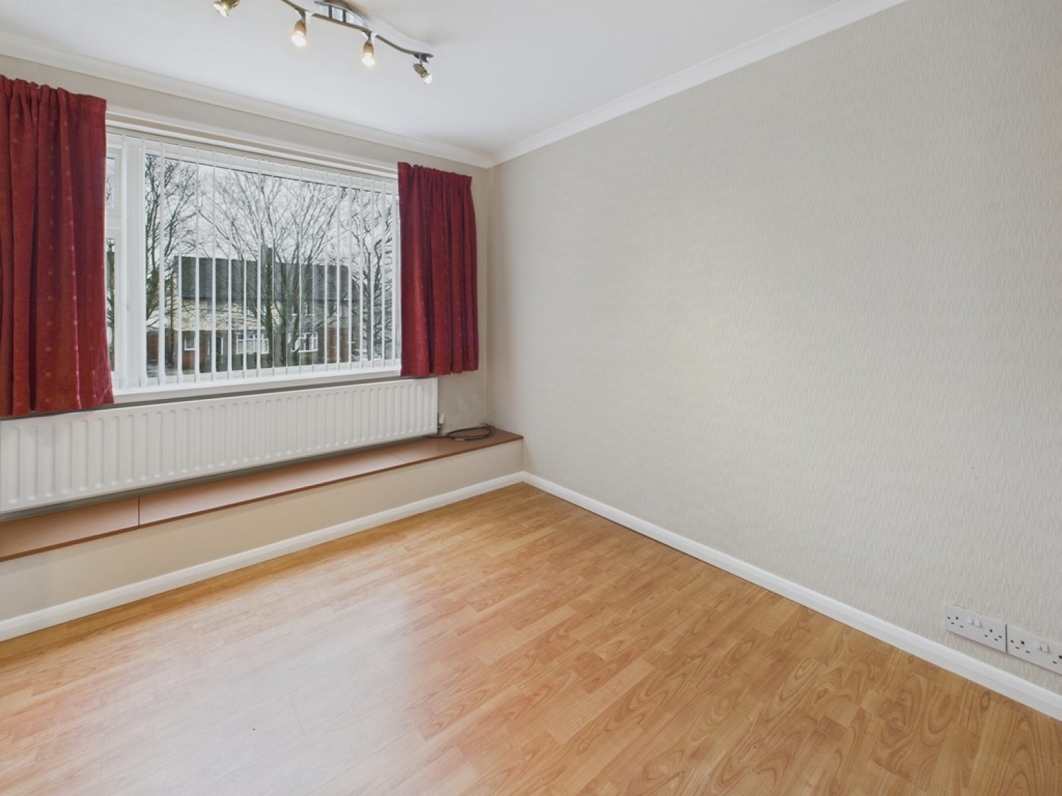 4 bedroom House in Highfield Avenue, Chesterfield