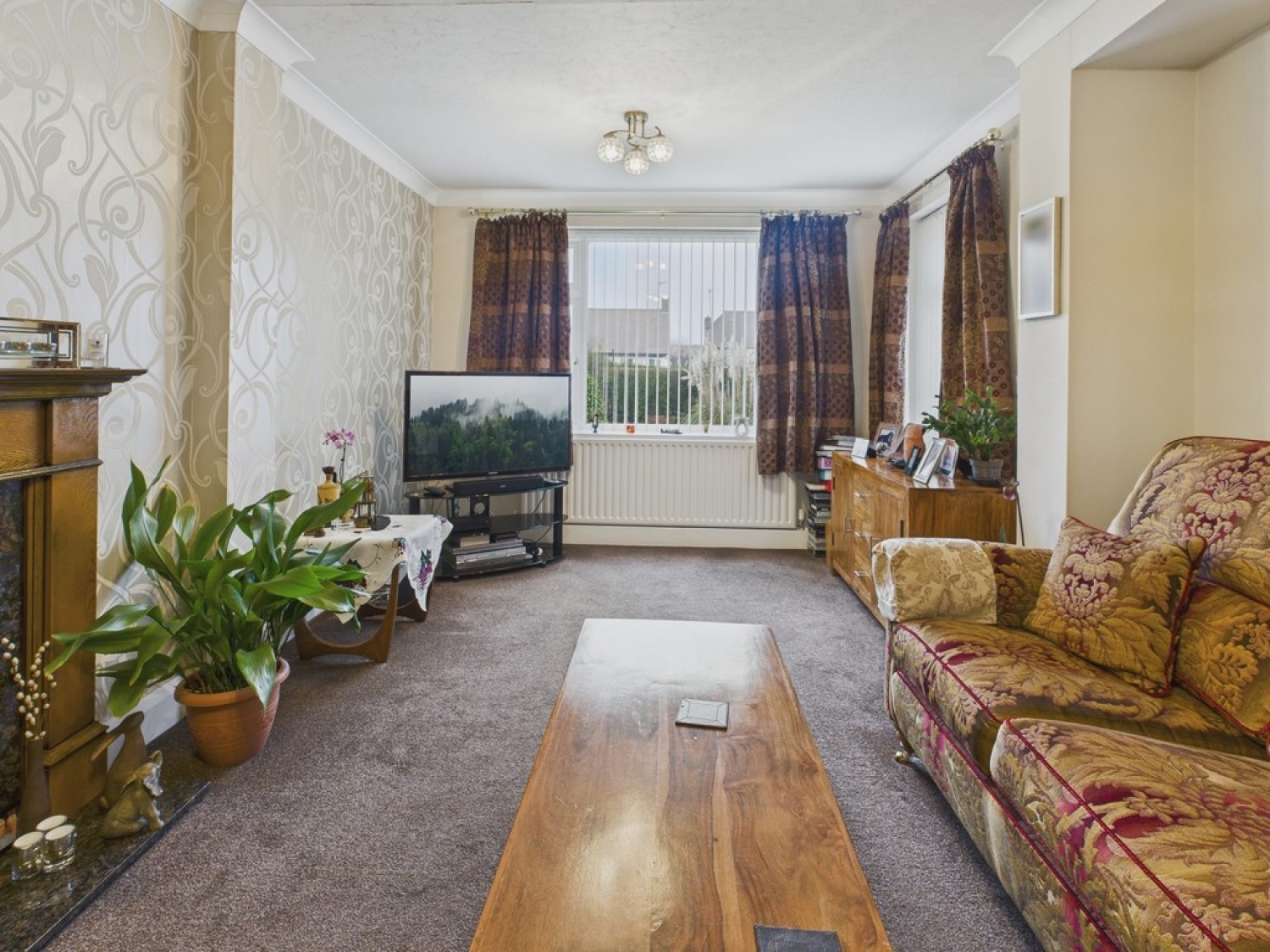 4 bedroom House in Highfield Avenue, Chesterfield