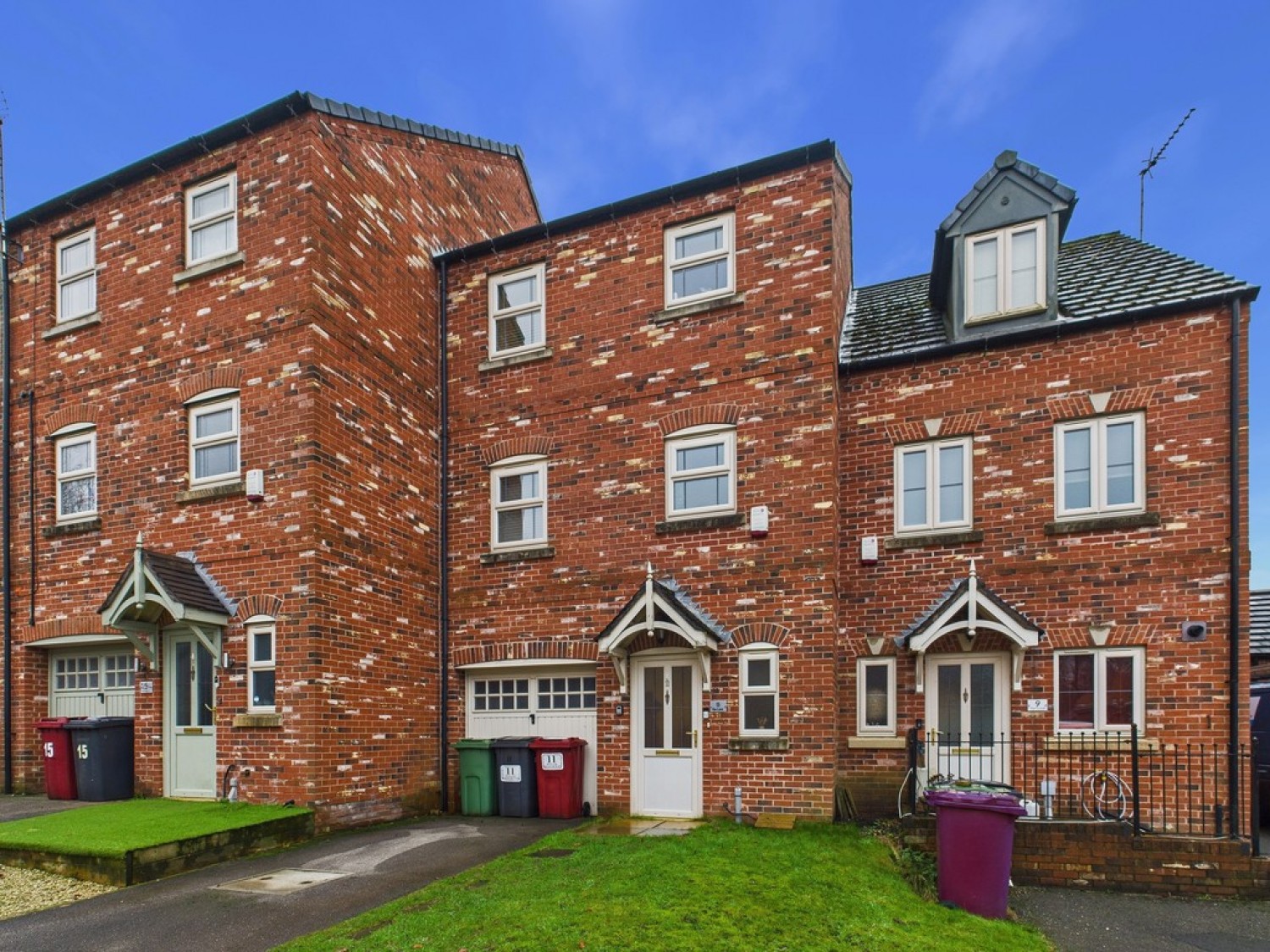 4 bedroom House in Pen Lane, Danesmoor