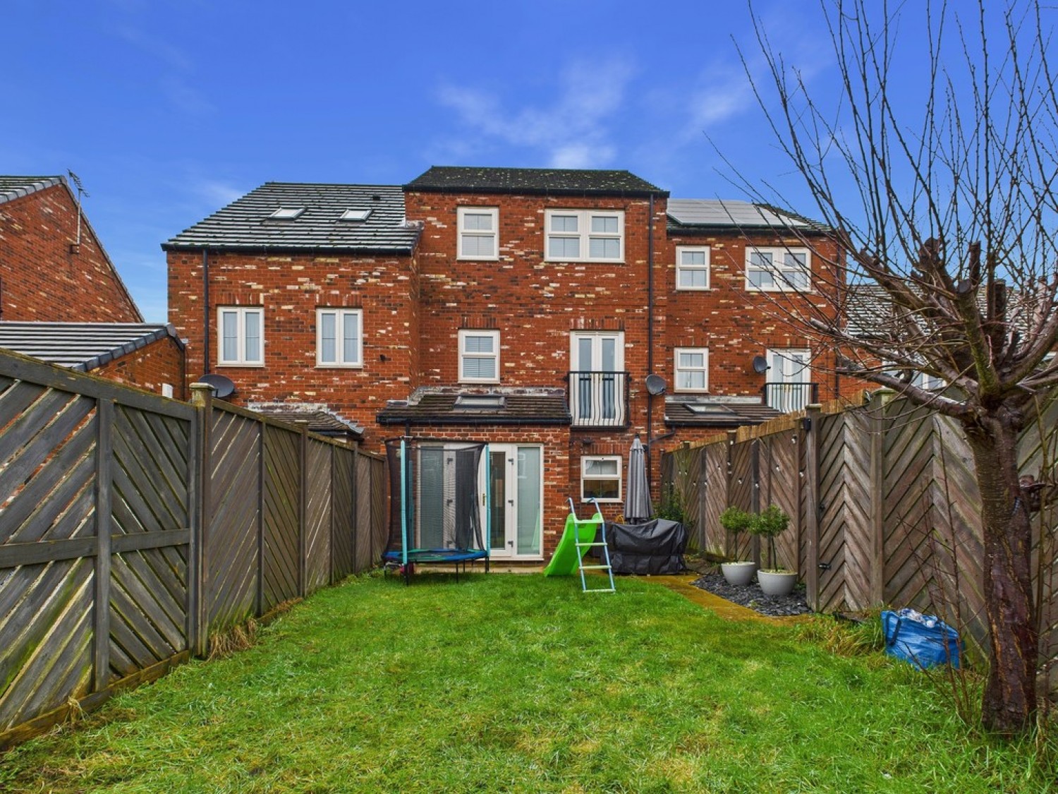 4 bedroom House in Pen Lane, Danesmoor