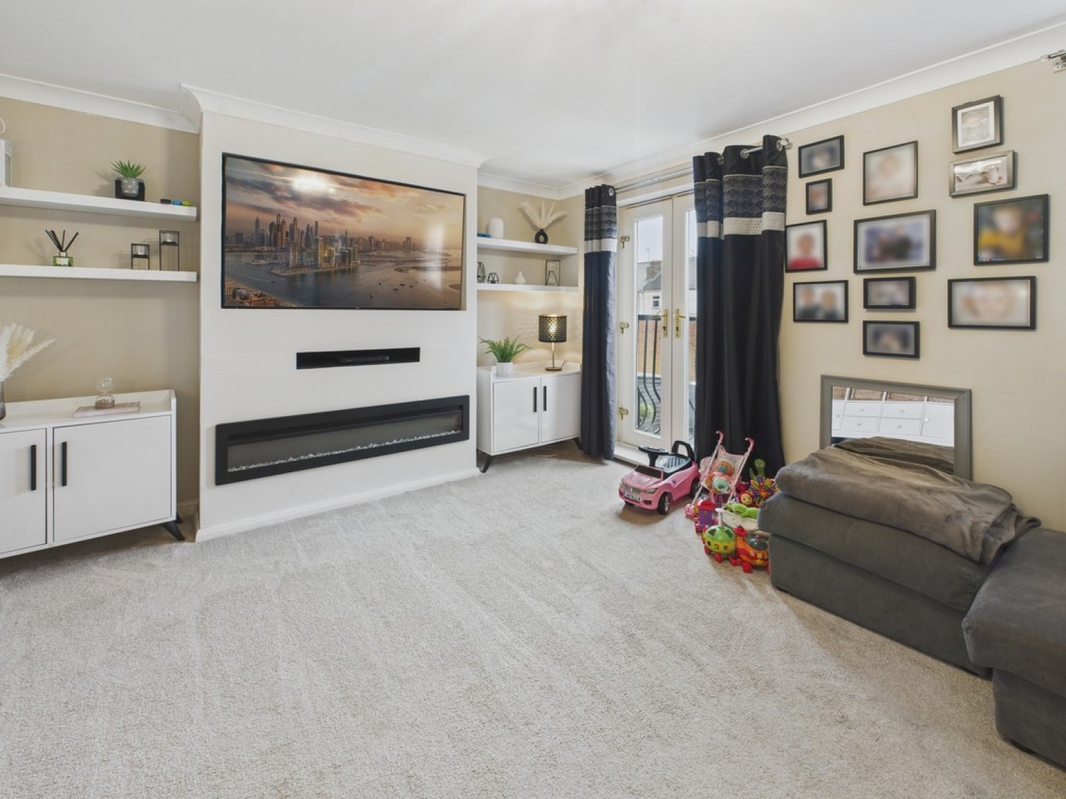 4 bedroom House in Pen Lane, Danesmoor