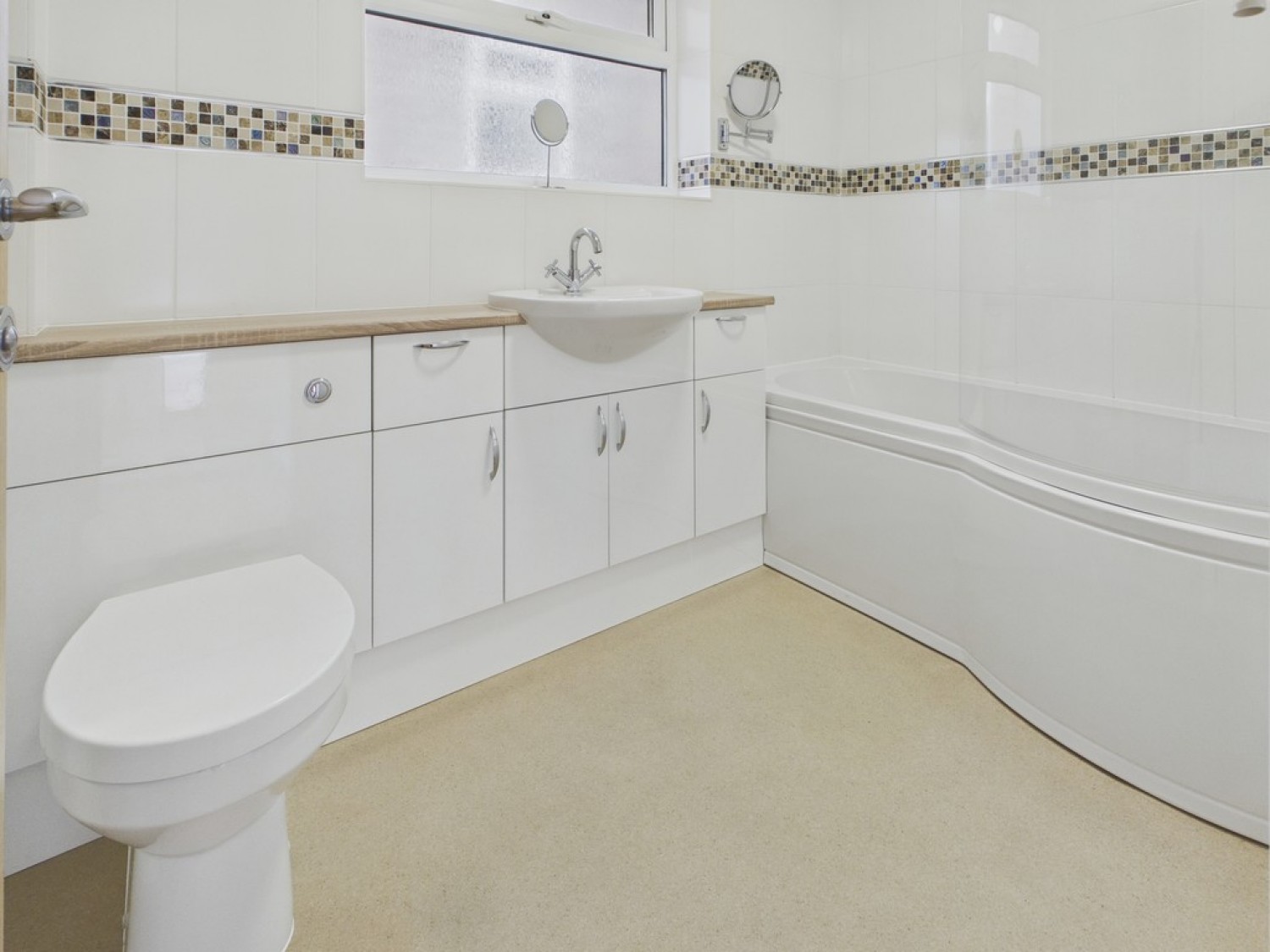 4 bedroom House for Letting Darwin Close, Chesterfield