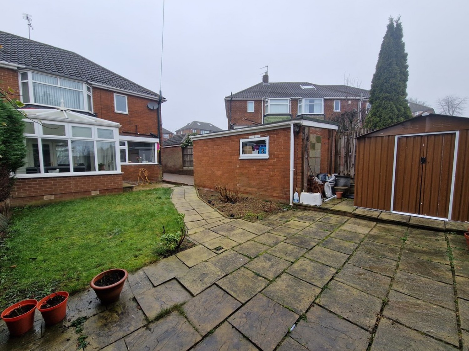 3 bedroom House in Hall Crescent, Rotherham