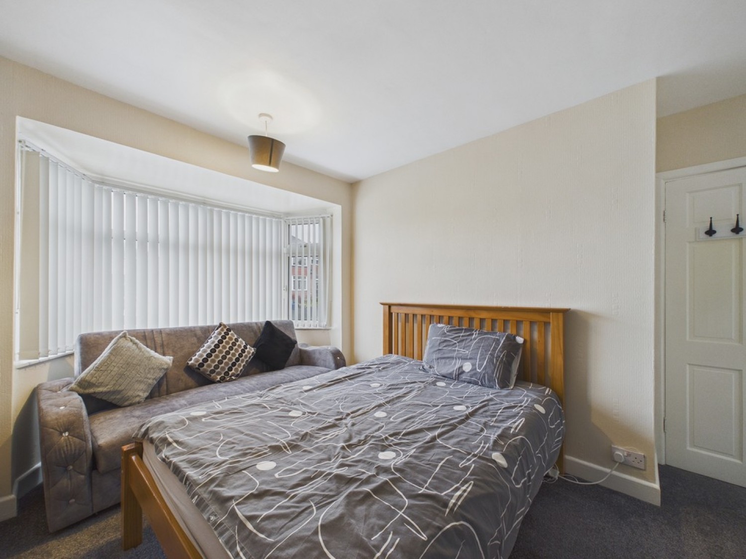 3 bedroom House in Hall Crescent, Rotherham