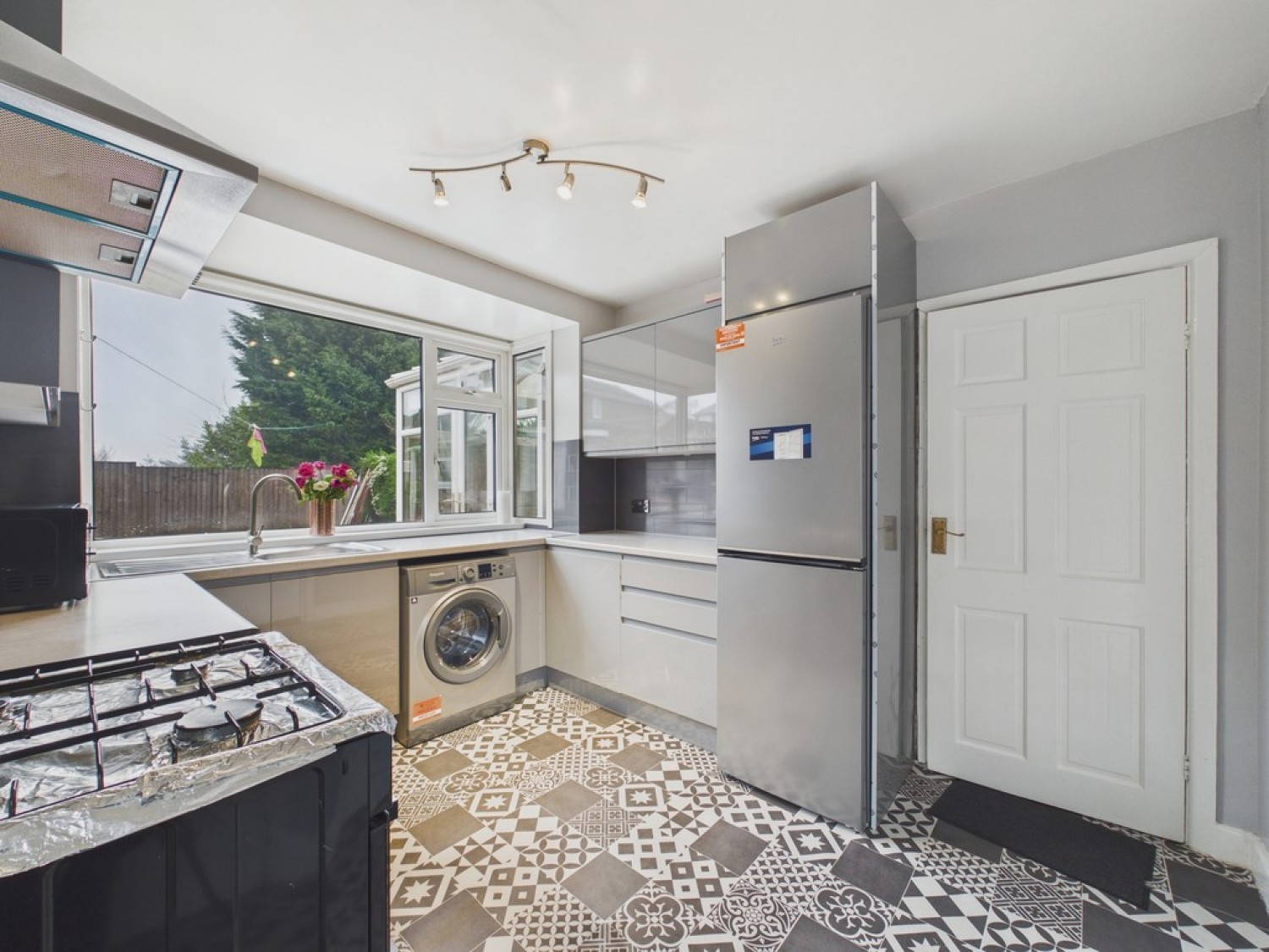 3 bedroom House in Hall Crescent, Rotherham