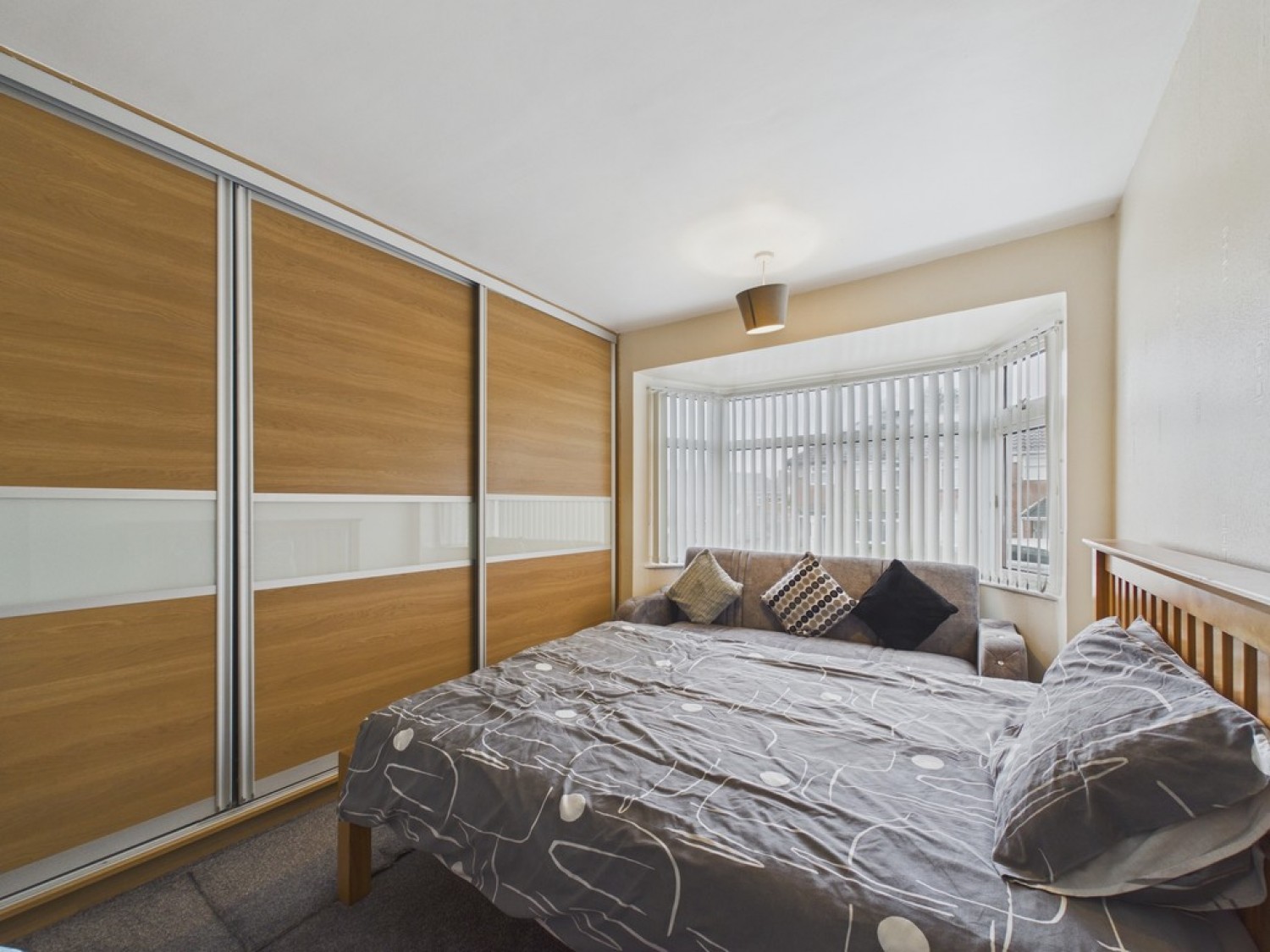 3 bedroom House in Hall Crescent, Rotherham