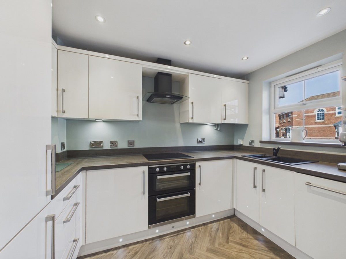 Knavesmire Avenue, Dinnington