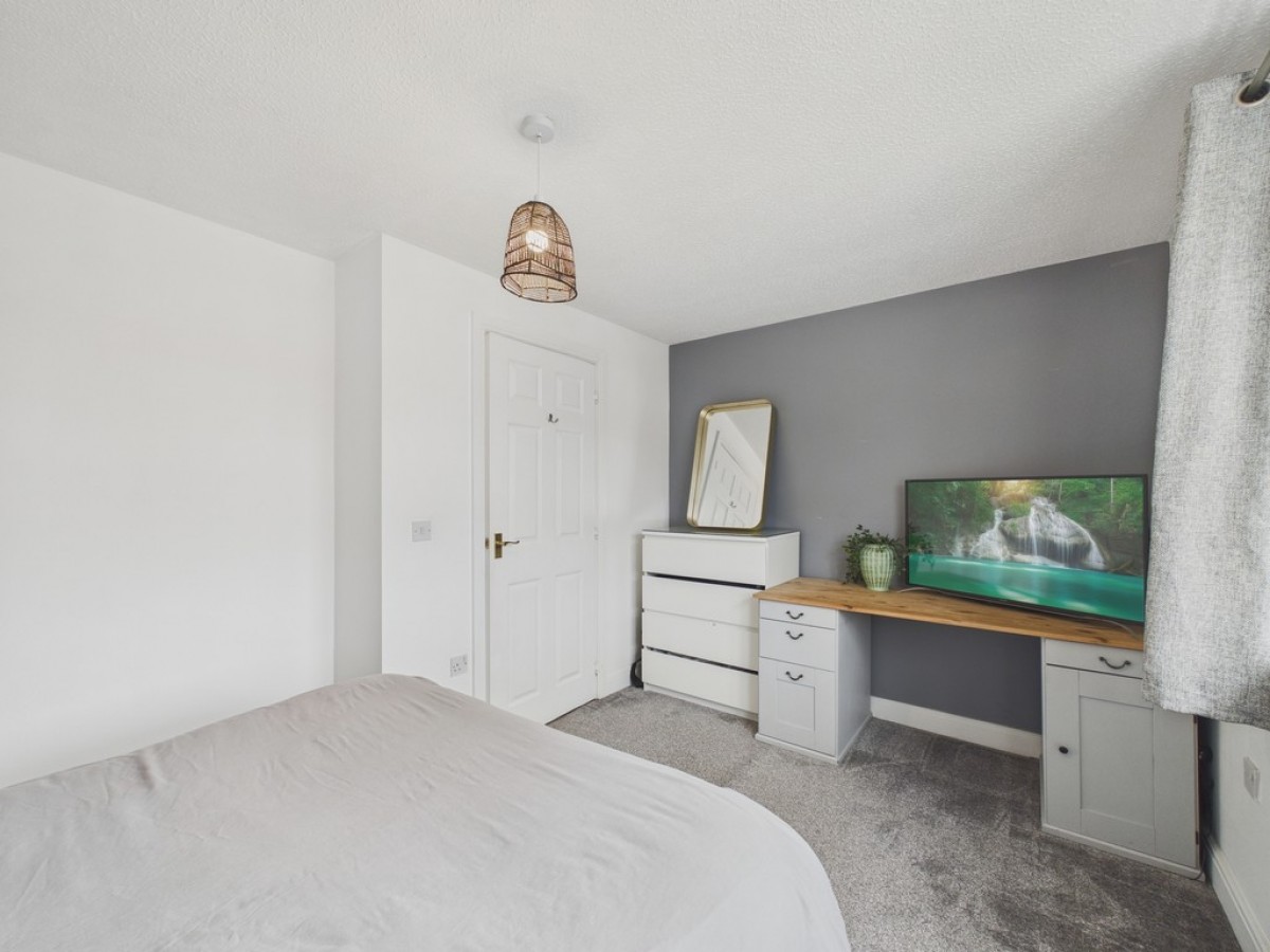 Knavesmire Avenue, Dinnington