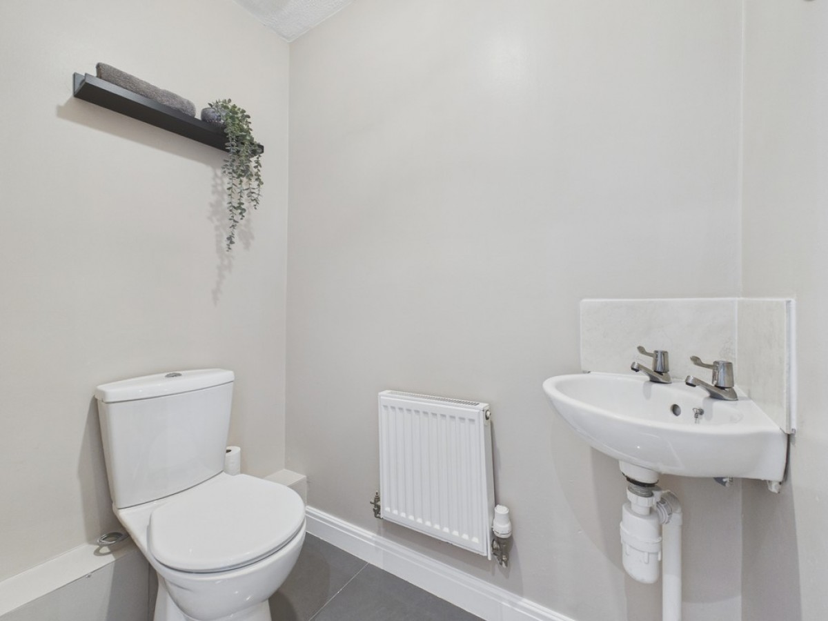 Knavesmire Avenue, Dinnington