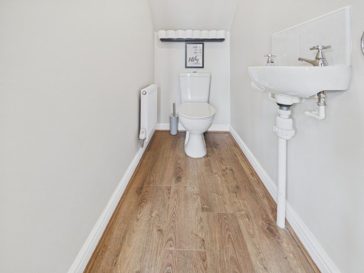 Masefield Avenue, Holmewood