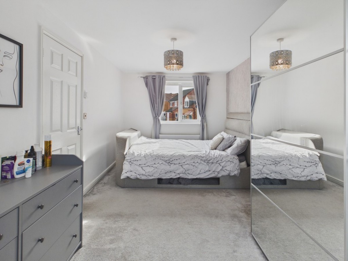Masefield Avenue, Holmewood