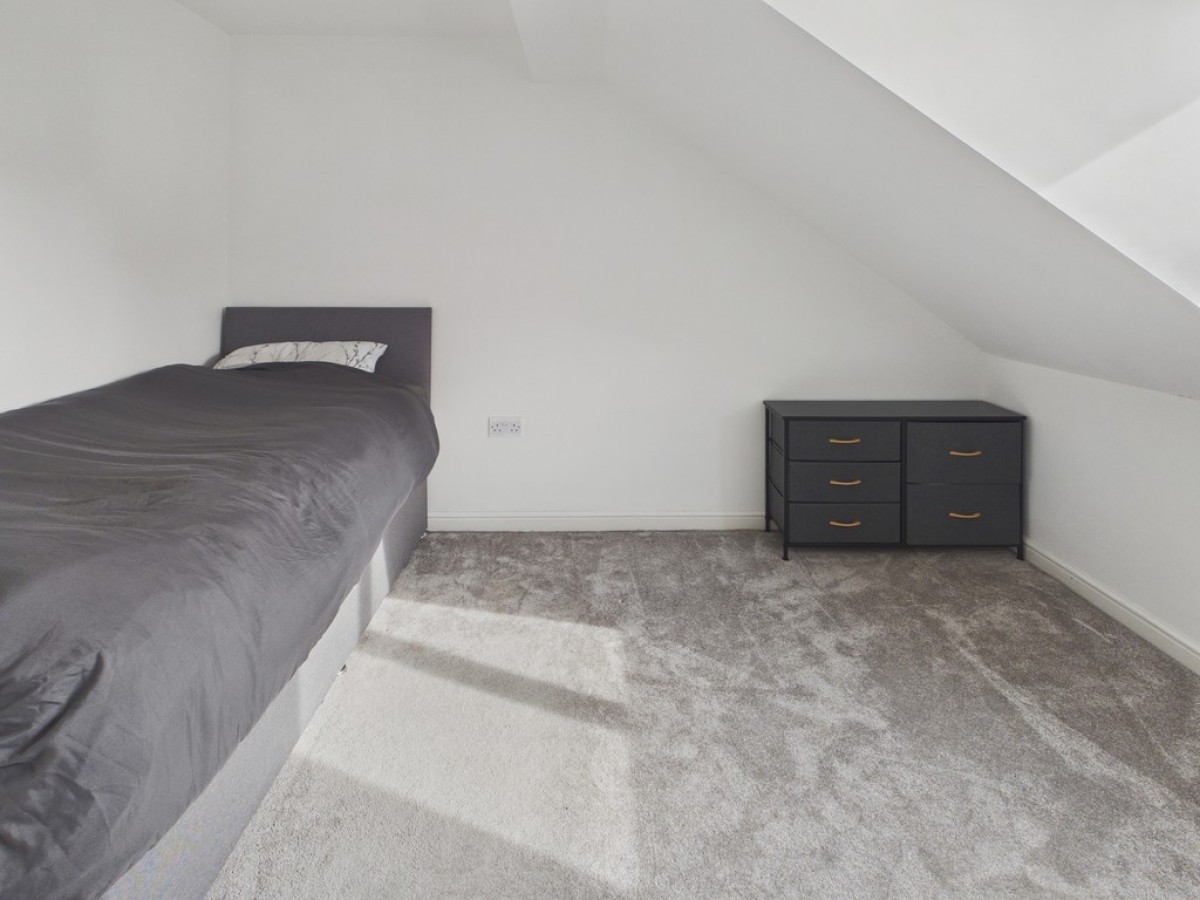 Masefield Avenue, Holmewood